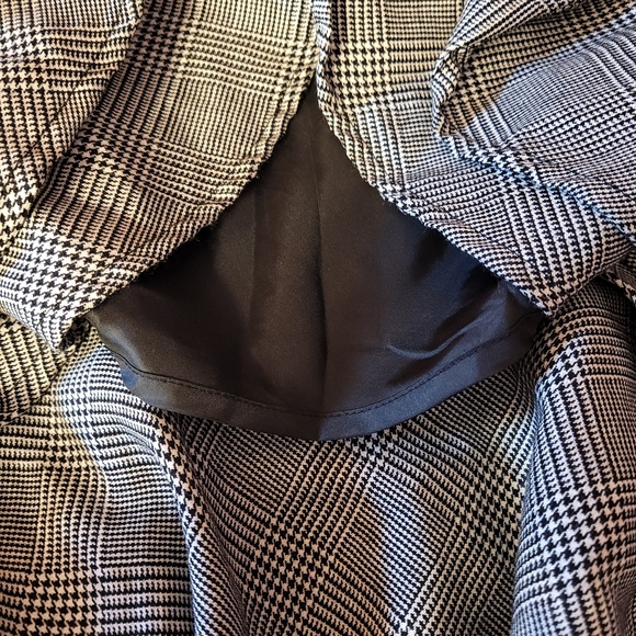 Chaps 100% Wool Skirt Size 16 Black and White Lined Pleated Ruffle Side Zip - Picture 5 of 7